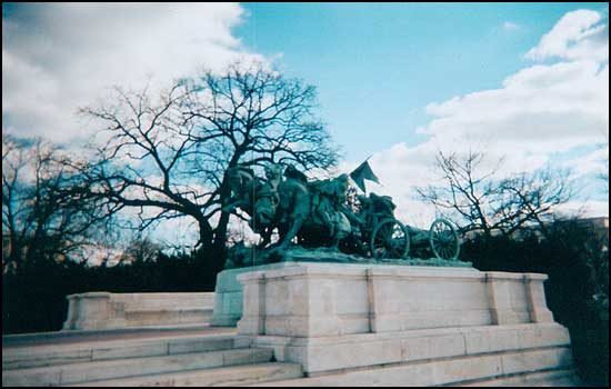 statue